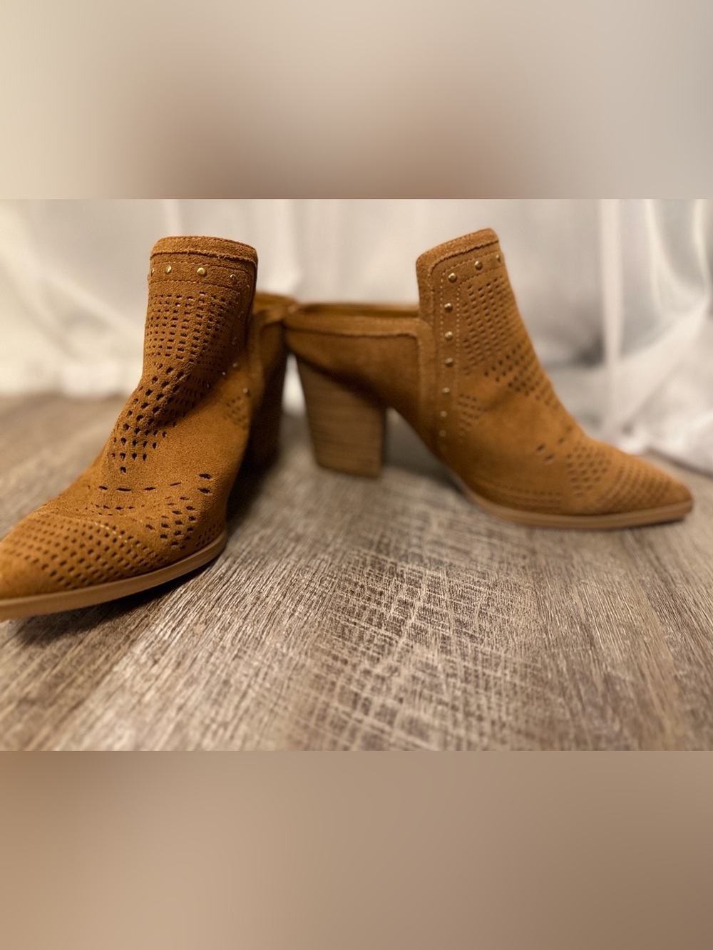 Gibson & Latimer Nora Perforated Suede Block Heel Mules - EUC Size 6M